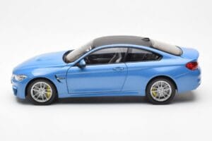 BMW M4 F82 Yas Marina Blau Paragon 1:18 PA-97102 Metall – Bild 4 von 8