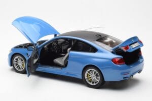 BMW M4 F82 Yas Marina Blau Paragon 1:18 PA-97102 Metall – Bild 5 von 8
