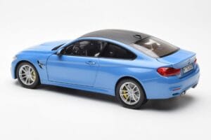 BMW M4 F82 Yas Marina Blau Paragon 1:18 PA-97102 Metall – Bild 7 von 8