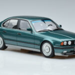 BMW M5 E34 Cecotto Edition Grün Otto 1:18 - image 4 of 6