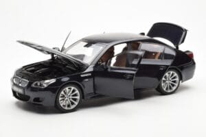 BMW M5 E60 Carbon Schwarz Kyosho 1:18 08593BK Metall – Bild 2 von 8