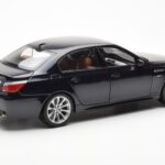 BMW M5 E60 Carbon Schwarz Kyosho 1:18 - image 3 of 8
