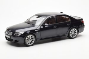 BMW M5 E60 Carbon Schwarz Kyosho 1:18