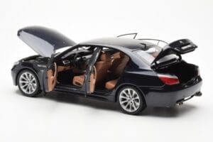 BMW M5 E60 Carbon Schwarz Kyosho 1:18 08593BK Metall – Bild 5 von 8