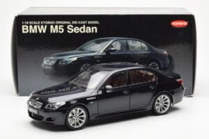 BMW M5 E60 Carbon Schwarz Kyosho 1:18 08593BK Metall – Bild 8 von 8