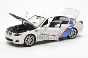 BMW M5 E60 Ring Taxi Nürburgring Kyosho 1:18 08593RT Metall – Bild 2 von 8