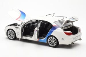 BMW M5 E60 Ring Taxi Nürburgring Kyosho 1:18 08593RT Metall – Bild 5 von 8