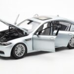 BMW M5 F10 Silverstone Silber Paragon 1:18 - image 2 of 8