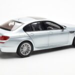 BMW M5 F10 Silverstone Silber Paragon 1:18 - image 3 of 8