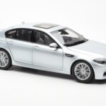 BMW M5 F10 Silverstone Silber Paragon 1:18 - image 6 of 8