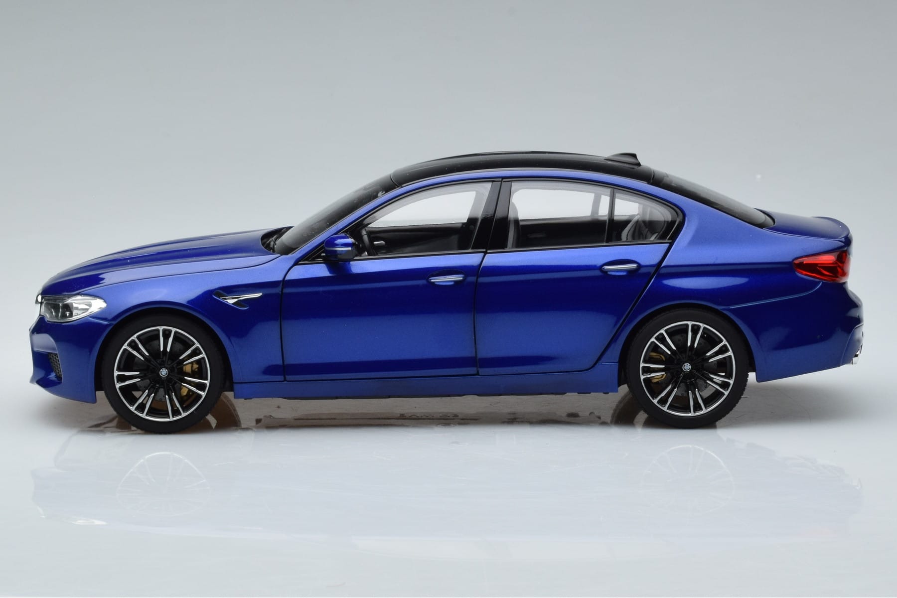 BMW M5 F90 Marina Bay Blau Norev 1:18 80432454783 Metall – Bild 4 von 7