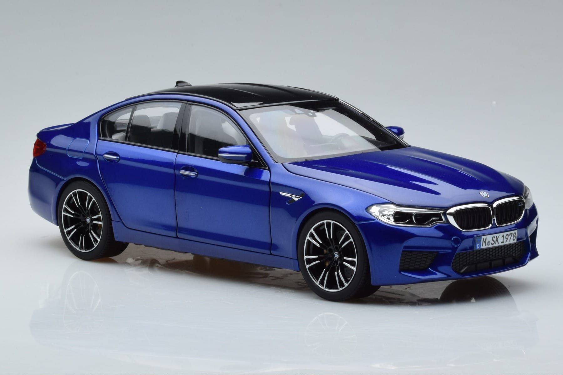 BMW M5 F90 Marina Bay Blau Norev 1:18 80432454783 Metall – Bild 5 von 7