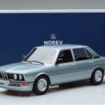 BMW M535i E12 Blau Norev 1:18 - image 6 of 6
