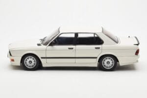 BMW M535i E28 Alpine Weiss AUTOart 1:18 75161 Metall – Bild 4 von 10