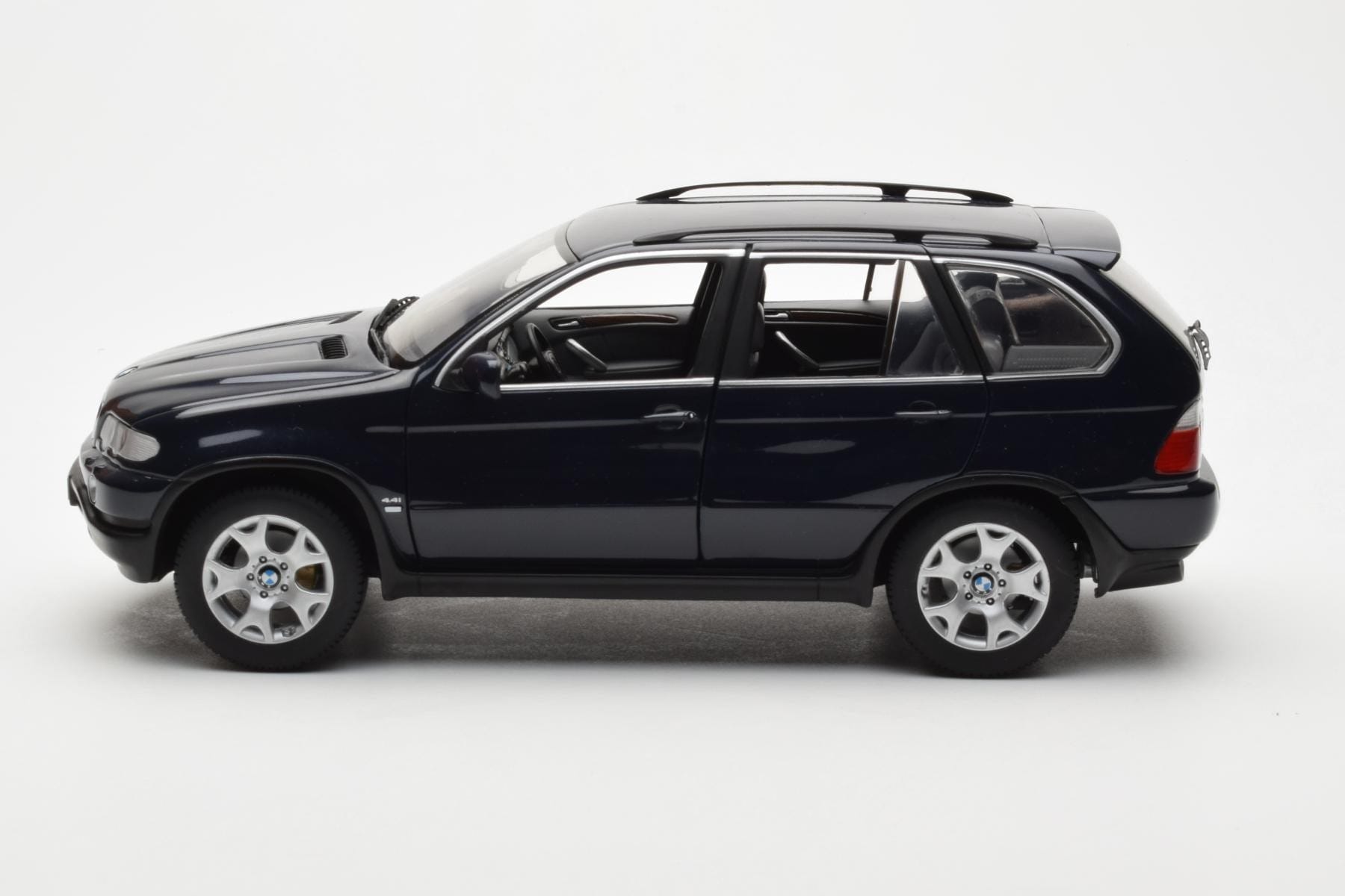 BMW X5 4.4i E53 Dunkel Blau Kyosho 1:18 08521DB Metall – Bild 4 von 8