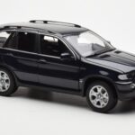 BMW X5 4.4i E53 Dunkel Blau Kyosho 1:18 - image 6 of 8