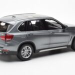 BMW X5 F15 Space Grau Paragon 1:18 - image 3 of 8