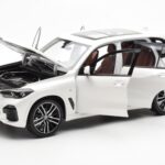 BMW X5 G05 Weiss Paragon 1:18 - image 2 of 8