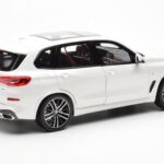BMW X5 G05 Weiss Paragon 1:18 - image 3 of 8