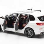 BMW X5 G05 Weiss Paragon 1:18 - image 5 of 8
