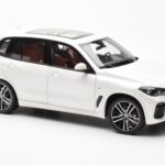 BMW X5 G05 Weiss Paragon 1:18 - image 6 of 8