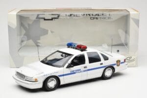 Chevrolet Caprice Cheyenne Polizei UT Models 1:18 21025 Metall – Bild 6 von 6