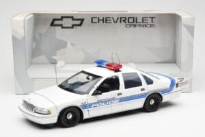 Chevrolet Caprice Sebring Polizei UT Models 1:18 21029 Metall – Bild 6 von 6