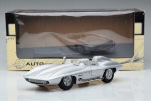 Chevrolet Corvette C1 Stingray Concept AUTOart 1:18 71000 Metall – Bild 8 von 8