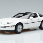 Chevrolet Corvette C4 Weiss AUTOart 1:18 71243 Metall