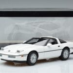 Chevrolet Corvette C4 Weiss AUTOart 1:18 71243 Metall - image 8 of 8