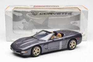 Chevrolet Corvette C5 Cabriolet Lila Perl Metallic UT Models 1:18 21010 Metall – Bild 6 von 6