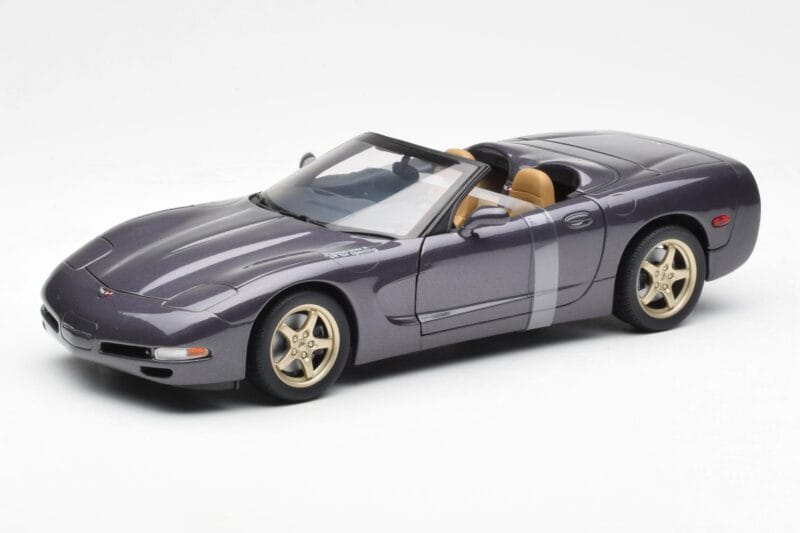 Chevrolet Corvette C5 Cabriolet Lila Perl Metallic UT Models 1:18
