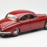 Daimler 250 V8 Rot Paragon 1:18 - image 3 of 8