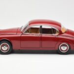 Daimler 250 V8 Rot Paragon 1:18 - image 4 of 8