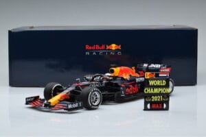 Red Bull Racing RB16B #33 M. Verstappen Abu Dhabi GP F1 World Champion 2021 Minichamps 1:18 110212333 Metall – Bild 6 von 6