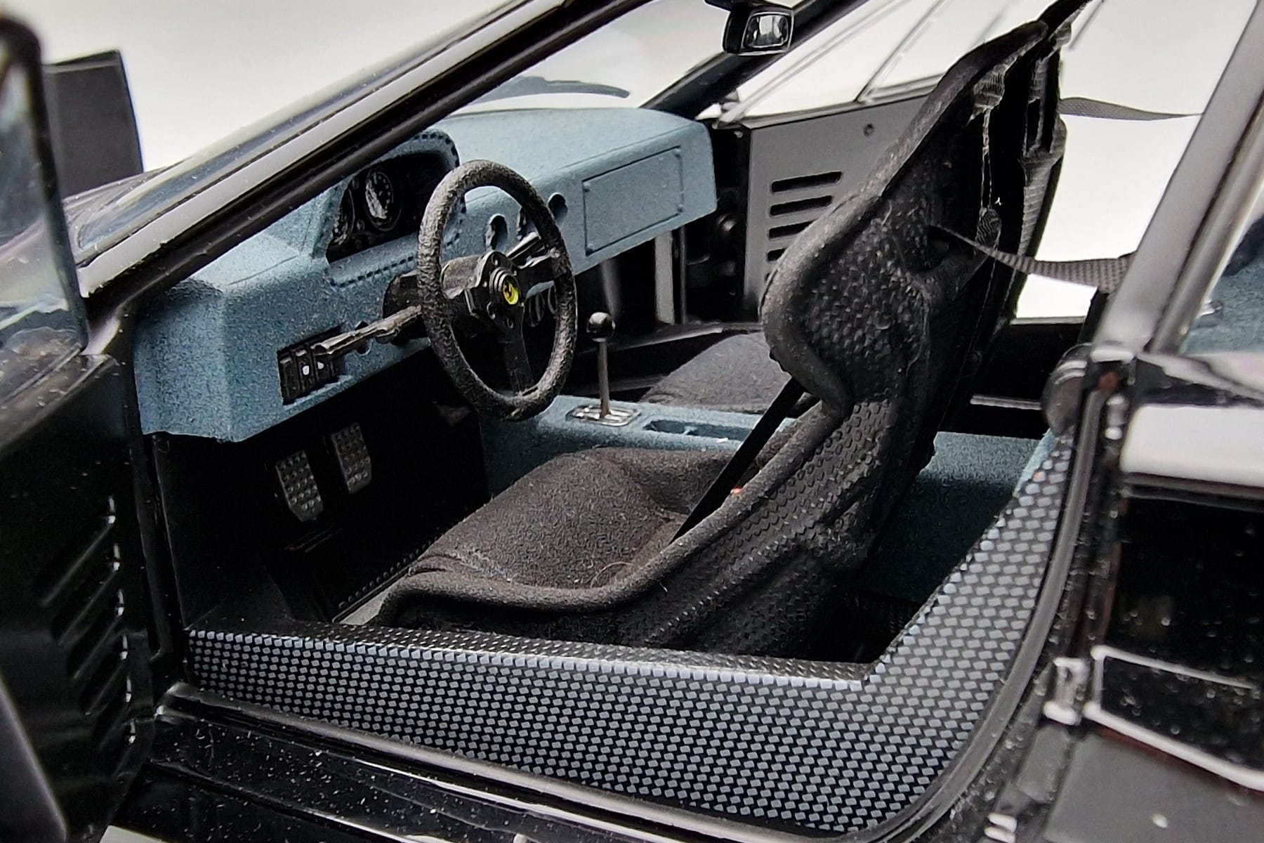 Ferrari F40 Lightweight Schwarz Kyosho 1:18 08412BK Metall – Bild 11 von 12