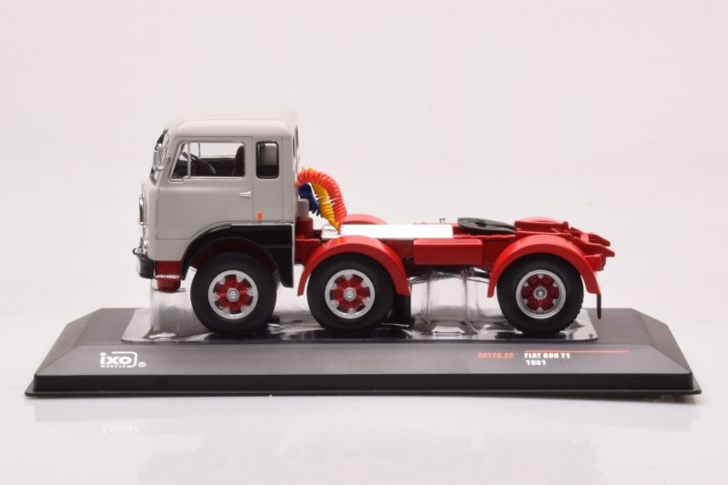 Fiat 690 T1 Weiss IXO 1:43