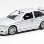 Ford Escort RS Cosworth Straßenfahrzeug Silber UT Models 1:18