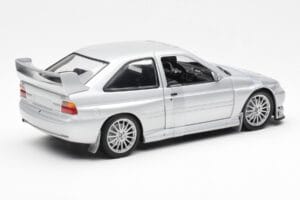 Ford Escort RS Cosworth Straßenfahrzeug Silber UT Models 1:18 22706 Metall – Bild 5 von 6