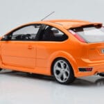 Ford Focus Mk2 ST 2.5 Electric Orange Otto 1:18 - image 5 of 6