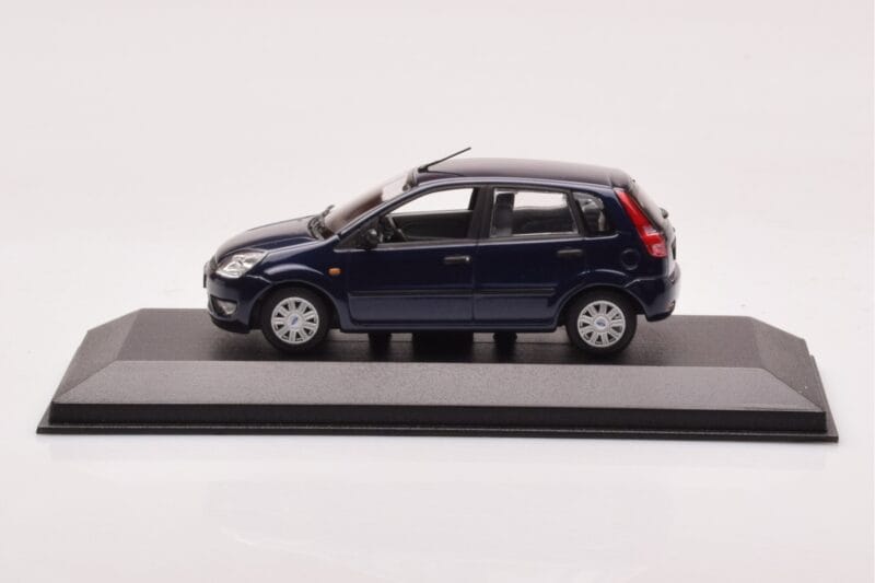 Ford Fusion Blau Minichamps 1:43