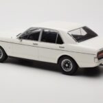 Ford Granada Mk1 Weiss MCG 1:18 - image 5 of 6