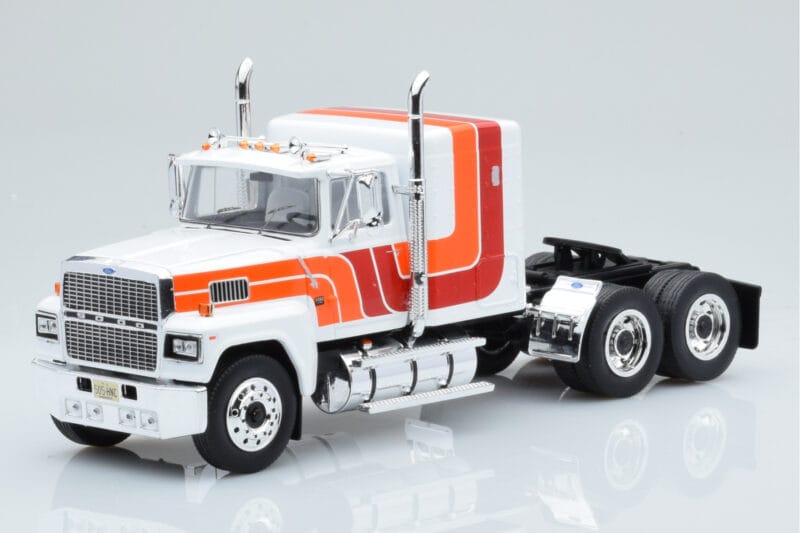 Ford LTL 9000 Weiss Rot Orange IXO 1:43