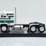 Freightliner FLA Weiss Grün IXO 1:43 - image 2 of 4