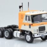 GMC Astro 95 Beige Weiss IXO 1:43 - image 3 of 5