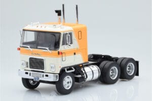 GMC Astro 95 Beige Weiss IXO 1:43