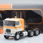 GMC Astro 95 Beige Weiss IXO 1:43 - image 5 of 5