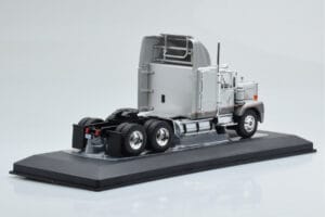 GMC General SBFA Silber IXO 1:43 TR166 Metall – Bild 2 von 6