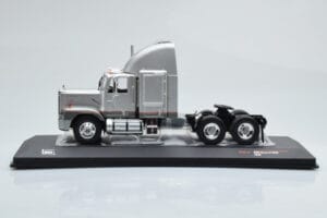 GMC General SBFA Silber IXO 1:43 TR166 Metall – Bild 3 von 6