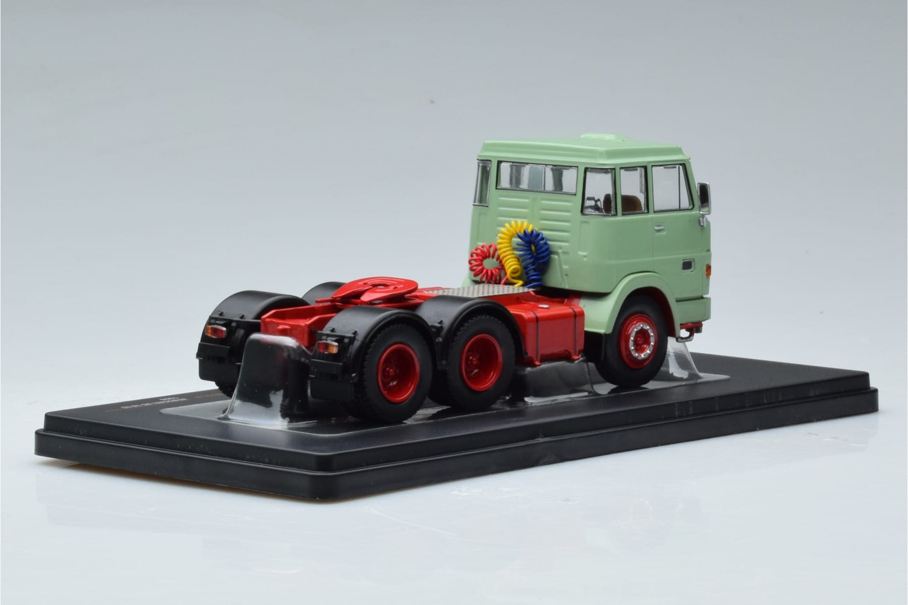 Henschel HS 19 TS Grün IXO 1:43 TR151 Metall – Bild 2 von 6